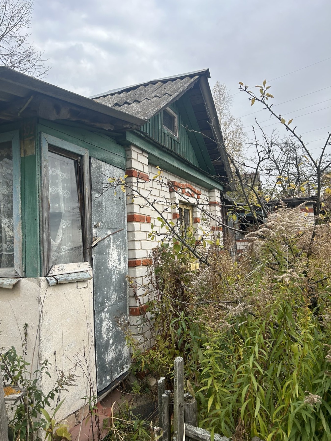 Дача в СНТ Сосновскоена участке 5 соток , Электричество,вода по расписанию,печка,погреб,яблони,груши