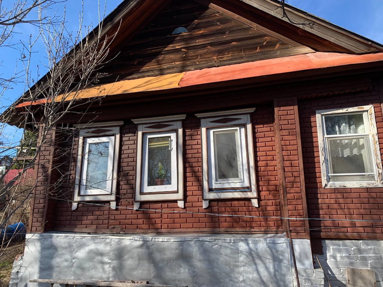 Продается дом (бревно) 18м2 на участке земли 9 сот. в д. Михальчиково Кстовский р-н, ул. Ступишина, 40

▫️Дом из бревна обшит сайдингом, крыша недавно перекрыта (профнастил). 
В доме:
• новые пластиковые окна 
• электричество
• центральный водопровод 
• газ по границе участка
 
▫️Крытый двор S =48m2