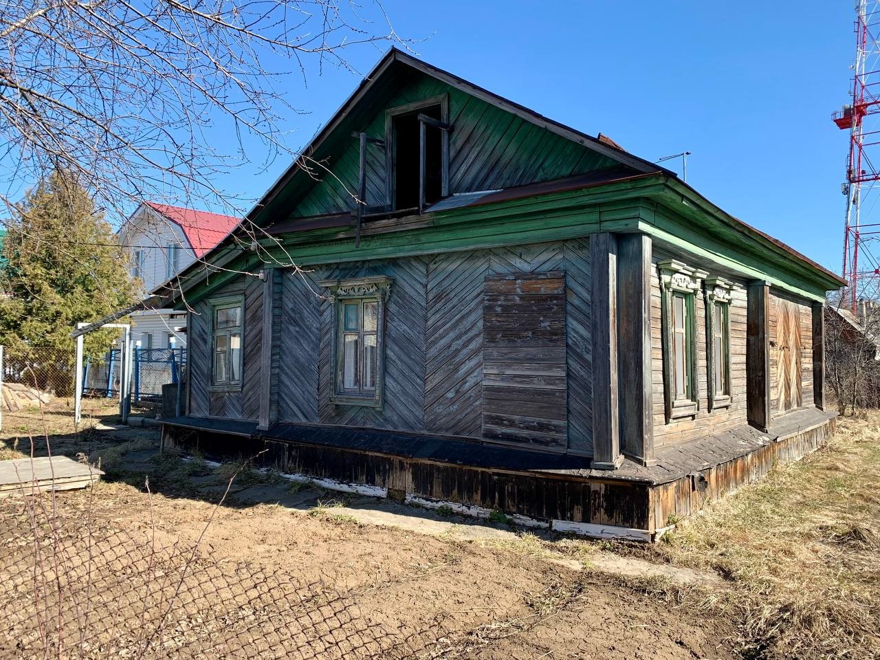 Уникальное предложение!
Продается дом 54,5m2 на уч.земли 6 соток в г. Кстово ул. Розы Люксембург, 20

▫️Дом из бруса, пристрой каркасно-засыпной. 
• две большие комнаты, кухня 
• душевая комната 9m2
- боллер для нагрева горячей воды
• баня

▫️Коммуникации: 
• электричество 
•отопление - АГВ (новый к