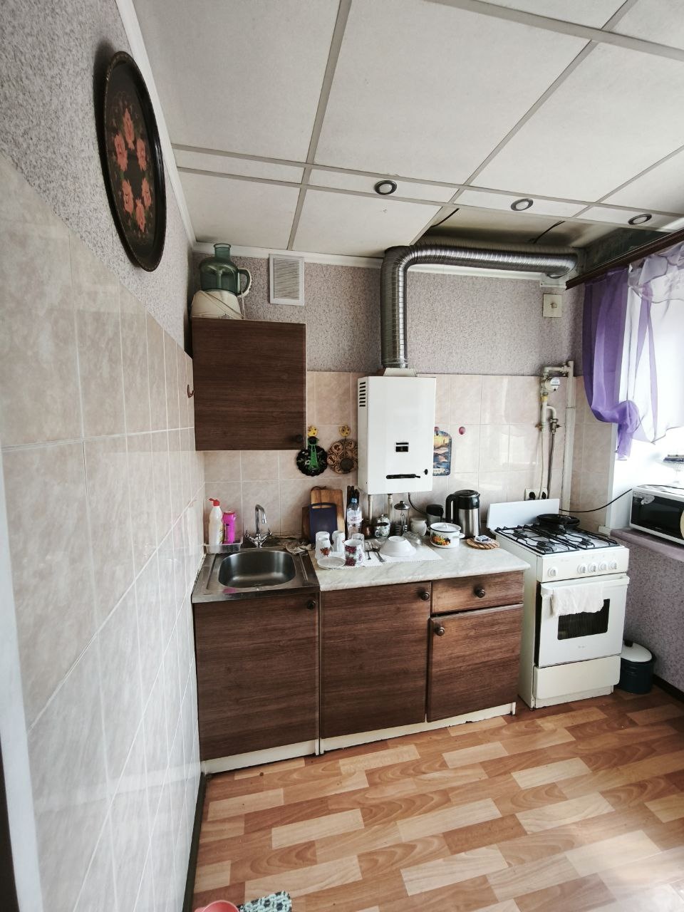 Продаётся однокомнатная квартира в г. Нижний Новгород

- Адрес 
Московское шоссе, д. 163

- Площадь
31.5 кв.м. (с учетом балкона)

- Планировка и размеры комнат 
 • Кухня – 5.7 кв.м 
• Комната – 16.4 кв.м
• Санузел совмещенный
• Просторный застекленный балкон
Имеется кладовка.
Требуется косметически