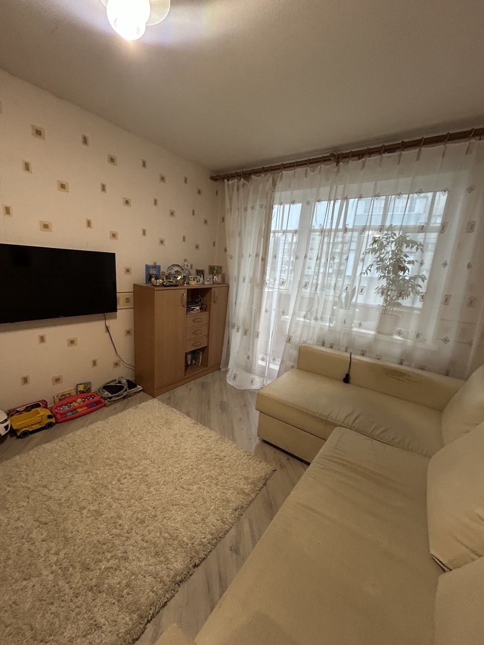 Продается уютная двухкомнатная квартира в деревне Подлесово, д. 6а

- Этаж 3 из 5, панельный дом  
- Общая площадь 47,3 кв.м, жилая 30 кв.м  
- Кухня 6 кв.м, просторная прихожая 7,5 кв.м  
- Комнаты 17,5 кв.м и 12,4 кв.м с выходом на балкон (балкон выходит в обе комнаты)  
- Раздельный санузел  
- К