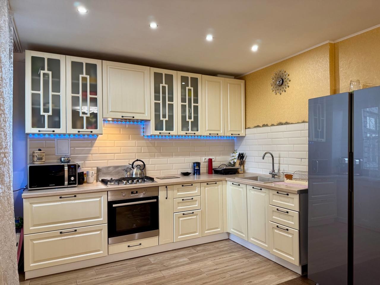 2-к квартира 60,9m2 5/9эт в г.Кстово ул.Магистральная,22
Цена: 7500000 ₽

Отличное предложение для молодой гостеприимной семьи!
Выставляется на продажу 2-к квартира 60,9m2 5/9эт в г.Кстово ул.Магистральная,22

▫️Квартира перепланированная из 3-к квартиры:
• кухня - 21m2
• комнаты на разные стороны д