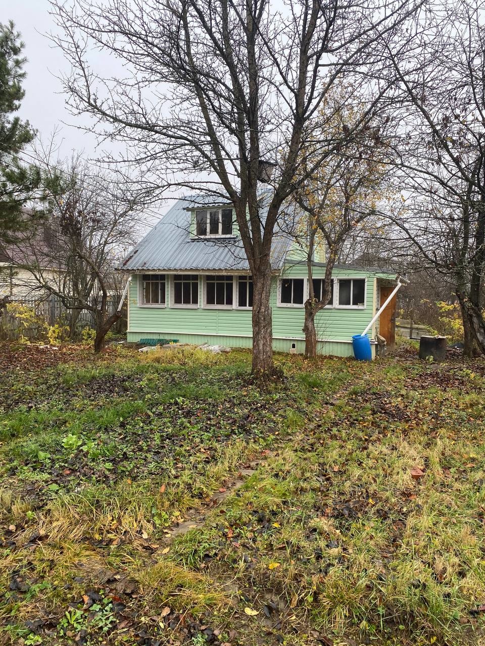 Продаётся дача в СНТ Кудьма, Кстовский район

 Двухэтажная дача площадью 70 кв.м.

- Первый этаж: кухня, комната с камином
- Второй этаж: комната
- Лоджия

Коммуникации

- Газовое отопление
- Электричество
- Вода из скважины

Участок 8 соток

- Две теплицы
- Баня (требует ремонта)
- Сарай
- Уличный 