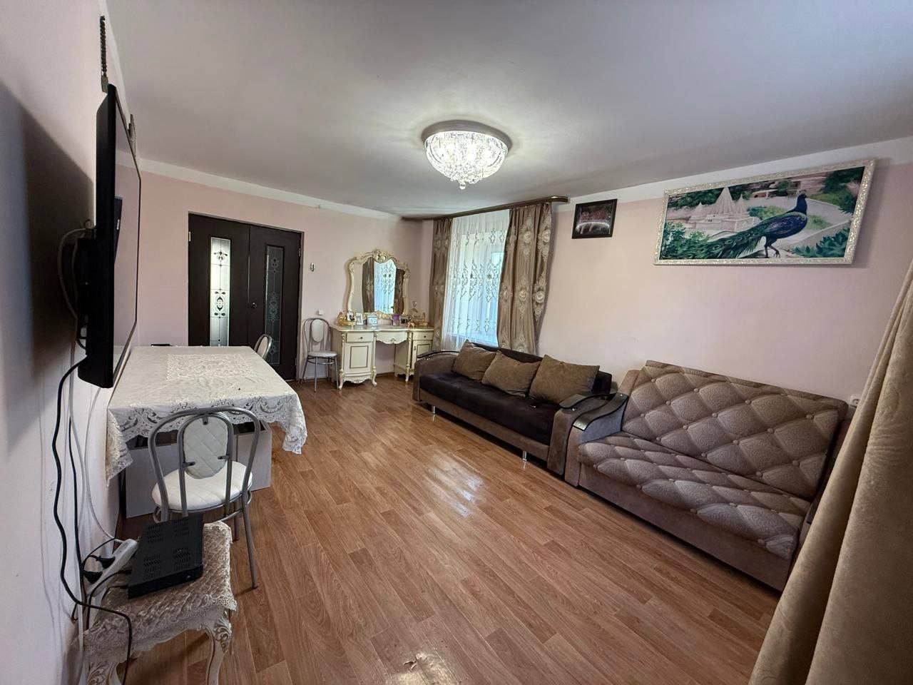 Продаётся трёххкомнатная квартира в селе Кетрось Бутурлинского района Нижегородской области.

- Адрес 
ул.Новая, д.3

- Площадь
64.5 кв.м 

Планировка и размеры комнат 
 • Кухня – 8 кв.м 
• Комнаты изолированные
• Санузел раздельный в плитке
• Балкон.
 В квартире сделан качественный косметический ре