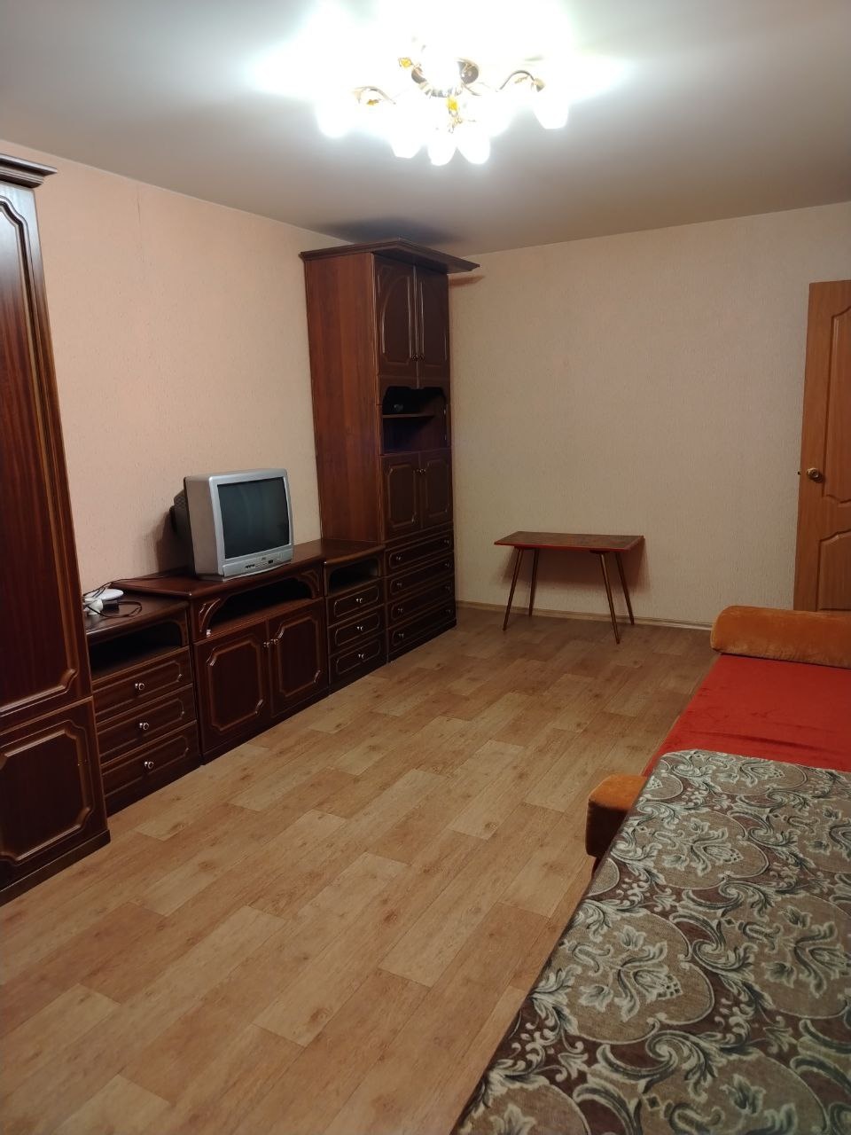 Сдам просторную и светлую 1-комнатную квартиру в Зелёном городе по адресу:

Описание

- Просторная и светлая квартира
- Выполнен косметический ремонт
- Есть всё для комфортного проживания
- Доброжелательные соседи
- Вблизи находится необходимая инфраструктура

Требования

- Длительный срок аренды
- 