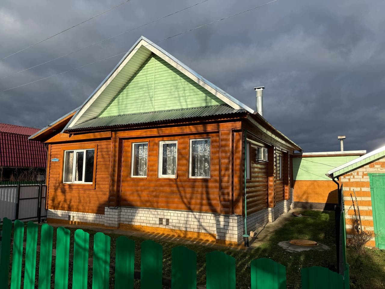 В продаже дом S=31m2 Sземли=27сот в с. д.Богомолово ул.Приволжская, 116

Лысковский р-н НН области.

▫Дом из бревна в отличном состоянии хорошем состоянии.

• крыша - профлист

• фундамент

• пластиковые окна

Коммуникации:

• электричество

• центральный водопровод

• отопление АГВ

• горячая вода 