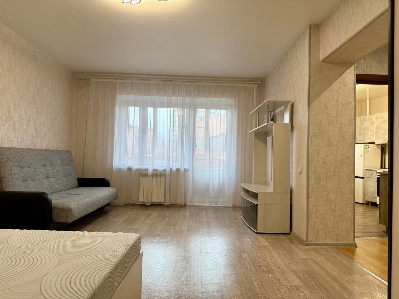 В аренду сдается 1-к квартира S=38m2 3/9эт Кстово г.о.Нижний Новгород ул.Победы,14

▫️Квартира сдается с мебелью и техникой
Отличное расположение дома, находящегося в одном из лучших районах города, рядом Волга, парк Олимпийский с прогулочными дорожками, оборудованная большая детская площадка, а так