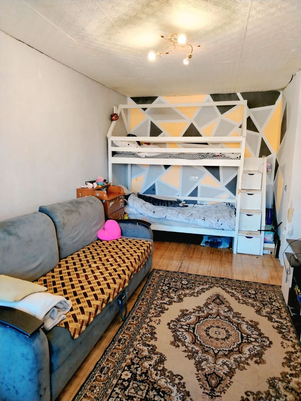 Продаётся 1-комнатная квартира

▪️ Площадь 32,8 м²
▪️ Этаж 3 из 5
▪️ Кирпичный дом
▪️ Балкон застеклён
▪️ Установлены окна ПВХ

Адрес

г. Кстово, ул. 40 лет Октября, д. 21

Преимущества

- Во дворе свободная парковка
- Детская площадка
- Детские сады и школы в шаговой доступности
- Квартира проверен