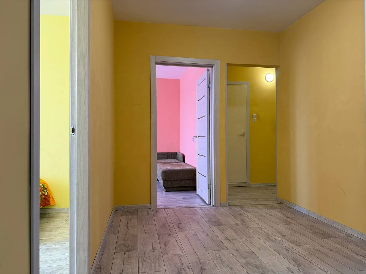 В аренду сдается 3-к S=63,3m2 7/9эт в Кстово г.о.Нижний Новгород ул.Парковая,7А

▫️Квартира сдается с мебелью и техникой. Отличное расположение дома, находящегося в одном из лучших районах города, рядом Волга, парк Олимпийский с прогулочными дорожками, оборудованная большая детская площадка.

✅Ваш н