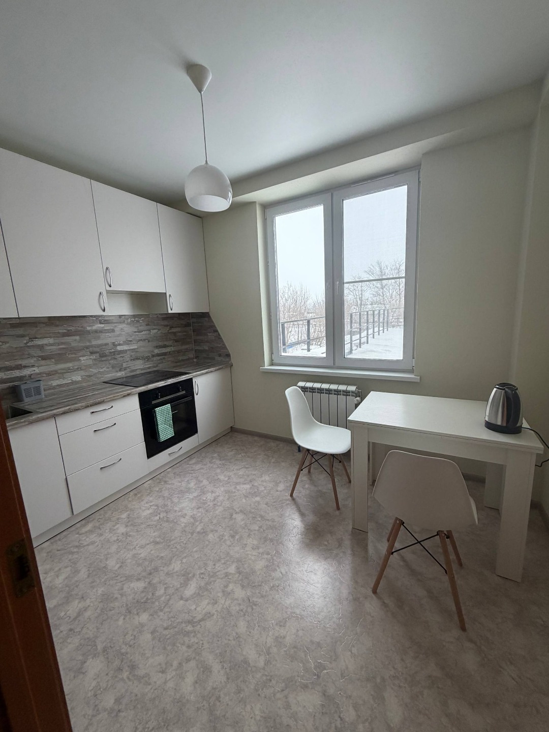 Аренда квартиры в новом ЖК, Кстово

Предлагается светлая, полностью оборудованная квартира в новом жилом комплексе города Кстово. Отличное расположение с развитой инфраструктурой: рядом находятся магазин «Лента», городской рынок, школы, детский сад, главная площадь города и крупные торговые центры «