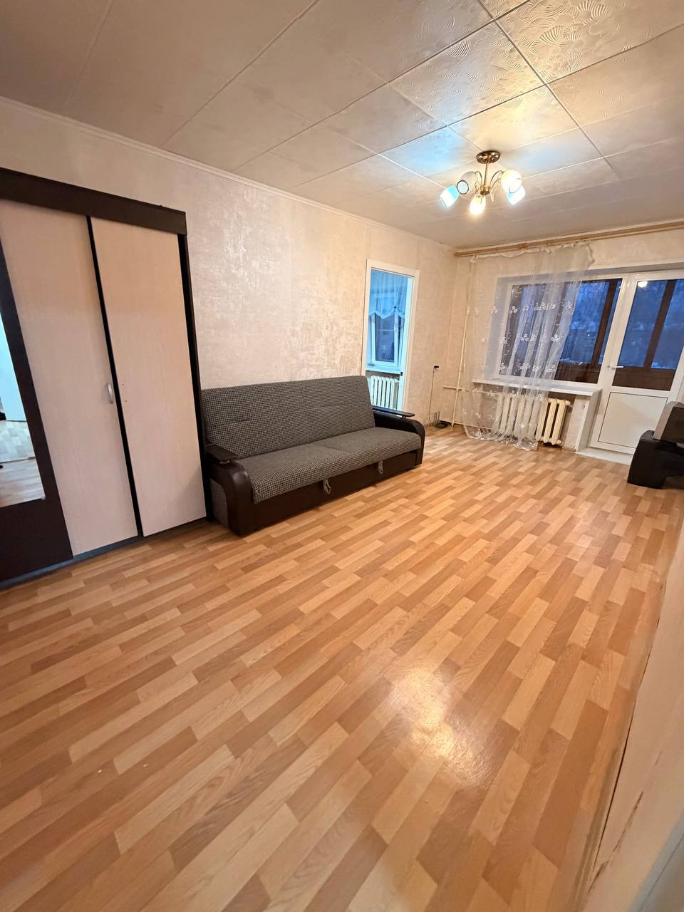 Продаётся уютная 2-комнатная квартира в сердце Кстово – идеальный вариант для молодой семьи с детьми

? Адрес: ул. Мира, 17
? Расположение: центр города, 3 этаж
? Состояние – жилое, комфортное для проживания

Особенности квартиры

- Проходная комната, легко организовать пространство под детскую и сп