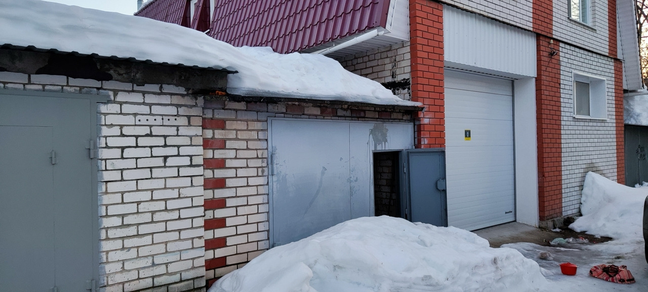 Продам кирпичный гараж 14,9 м² с погребом в центре Кстово.

Текст:
Продаю кирпичный гараж в районе центрального рынка. Отличный вариант для автомобилиста, находящийся в шаговой доступности от оживленного центра города.

Характеристики:
· Тип: Кирпичный
· Площадь: 14,9 кв. м.
· Состояние: Сухой, креп