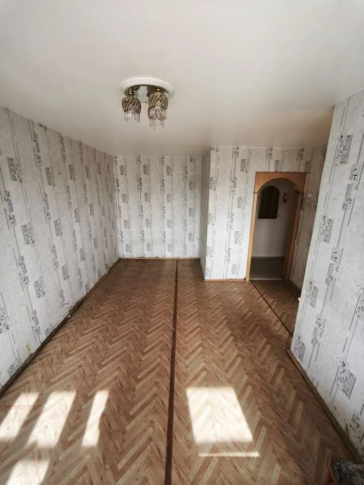 Продаётся однокомнатная квартира в г. Нижний Новгород

- Адрес
Московское шоссе, д. 163

- Площадь
31.5 кв.м. (с учетом балкона)

- Планировка и размеры комнат
• Кухня – 5.7 кв.м
• Комната – 16.4 кв.м
• Санузел совмещенный
• Просторный застекленный балкон
Имеется кладовка.
Требуется косметический ре