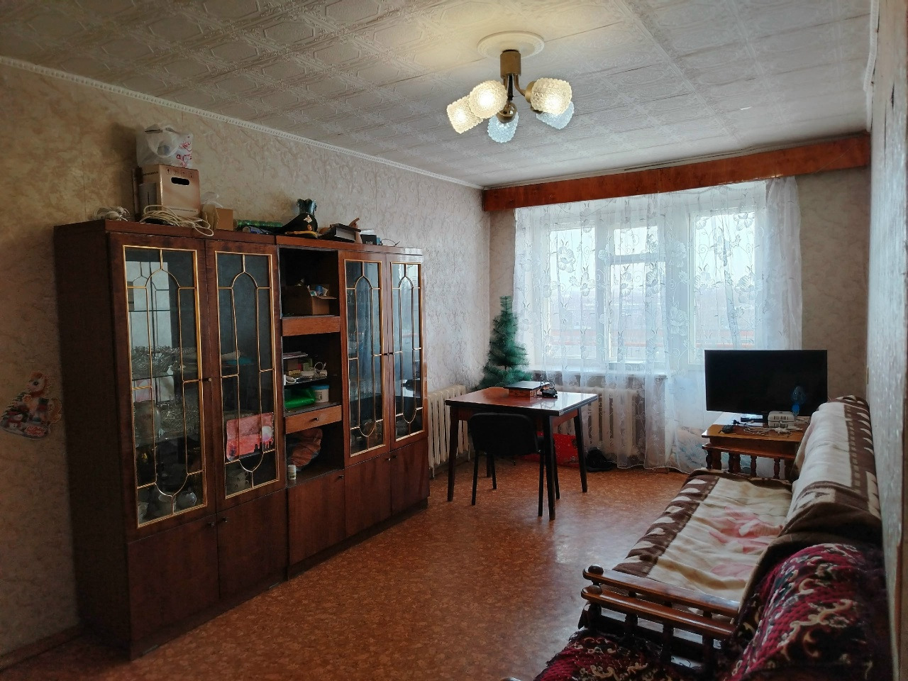 ? Продаётся уютная 2-комнатная квартира 45м2 в центре города, 2 микрорайон, д. 13.

✨ Отличный вариант для тех, кто ищет комфорт и удобство. Квартира на 9 этаже кирпичного дома, уютная и светлая. Изолированные комнаты и просторный зал с балконом — идеальное пространство для жизни и отдыха.

? Санузе