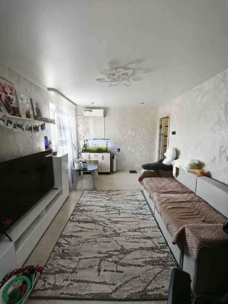 ?Продается двухкомнатная квартира с отличным ремонтом

Адрес
г. Нижний Новгород, улица Героя Чугунова, д 5а (Ленинский район).

✨Преимущества расположения:
✅Квартира находится в районе с развитой инфраструктурой. В шаговой доступности расположены:

- Школа
- Два детских сада
- Городская больница №33