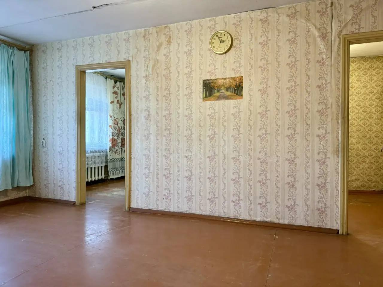 Предложение для молодой и деловой семьи!
В продаже 2-к квартира S=42,4m2 1/4эт в Кстово г.о.Нижний Новгород ул.Магистральная,6

▫️Квартира под ремонт. Раннее была сделана перепланировка, между кладовой и изолированной комнатой передвинули стену (не несущую), получив тем самым дополнительную третью к