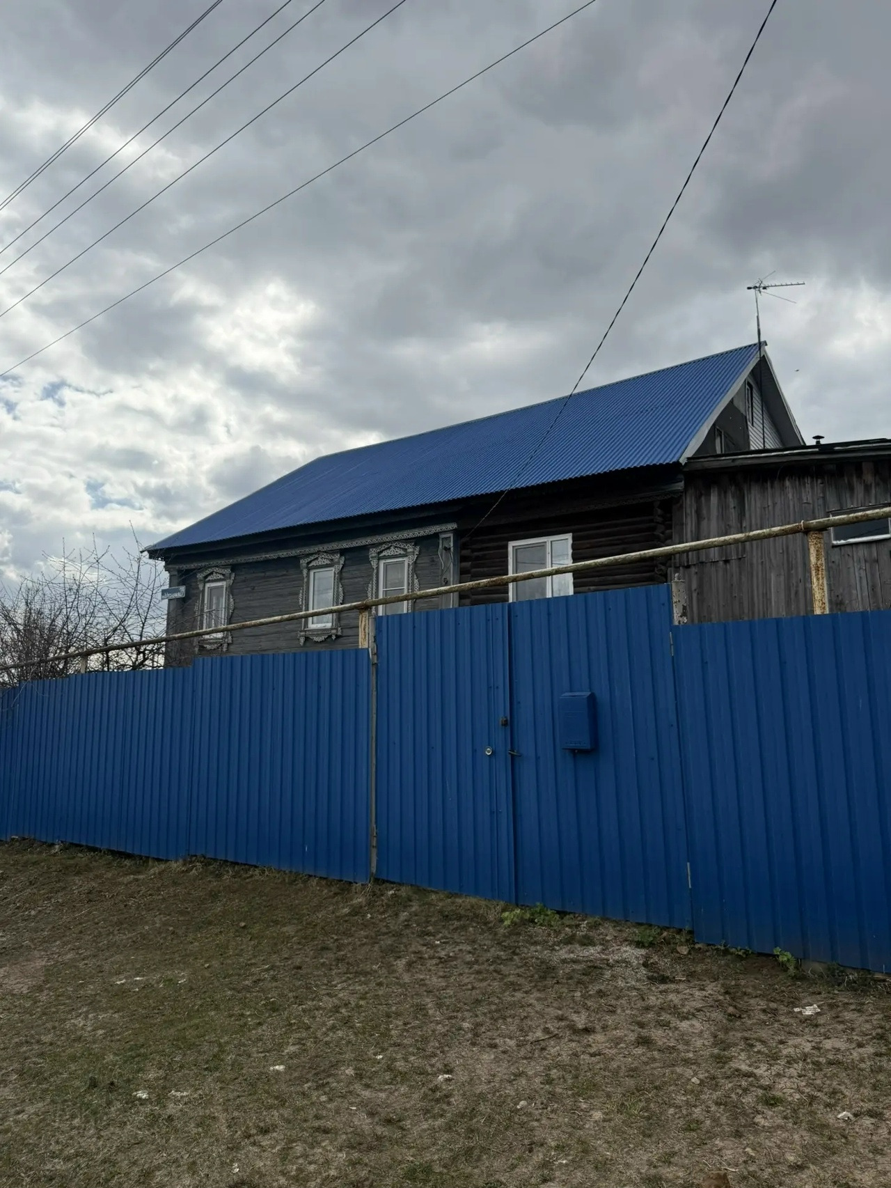 ? Продается двухэтажный дом с баней и рядом с Волгой

? Локация и инфраструктура

Нижегородская область, деревня Михальчиково, ул. Школьная, д. 29.
— Природа: Всего 10 минут езды до Волги — идеальное место для рыбалки и отдыха.
— Транспорт: Рядом находится автобусная остановка.
— Удобства: В шаговой