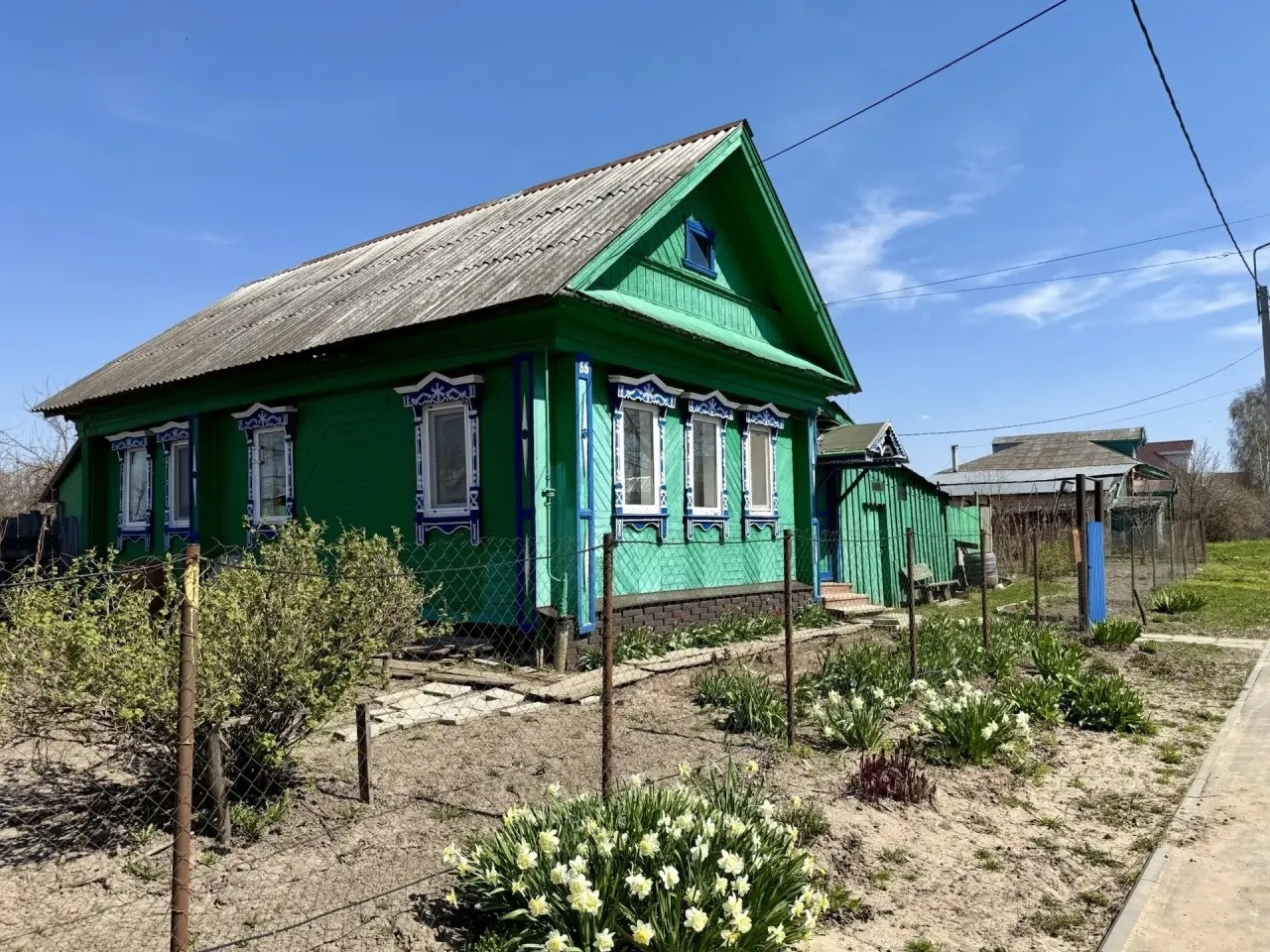 В продаже дом (бревно) S=49,4m2 Sземли=7сот (ЛПХ) д.Неверово Лысковский р-н  Нижегородская обл. ул.Свободы,55  

▫️Дом жилой, ухоженный, имеются все коммуникации:
• электричество 
• газ (газовый котел) 
• водопровод центральный 
• горячая вода (бойлер)
• канализация - выгребная яма 

В доме:
• две к
