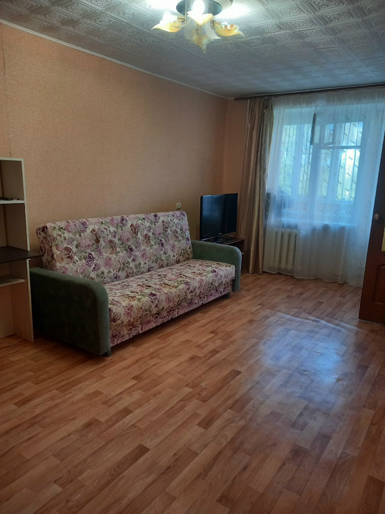 Уютная 1-к квартира, 32 м²

Сдается на длительный срок светлая и уютная однокомнатная квартира.

Основные характеристики:

• Площадь: 32 кв.м.

• Этаж: 4.

• Адрес: ул. 2-го микрорайона, д. 9 (спальный район).

О квартире:

В квартире есть всё необходимое для комфортного проживания:

— Полный компле