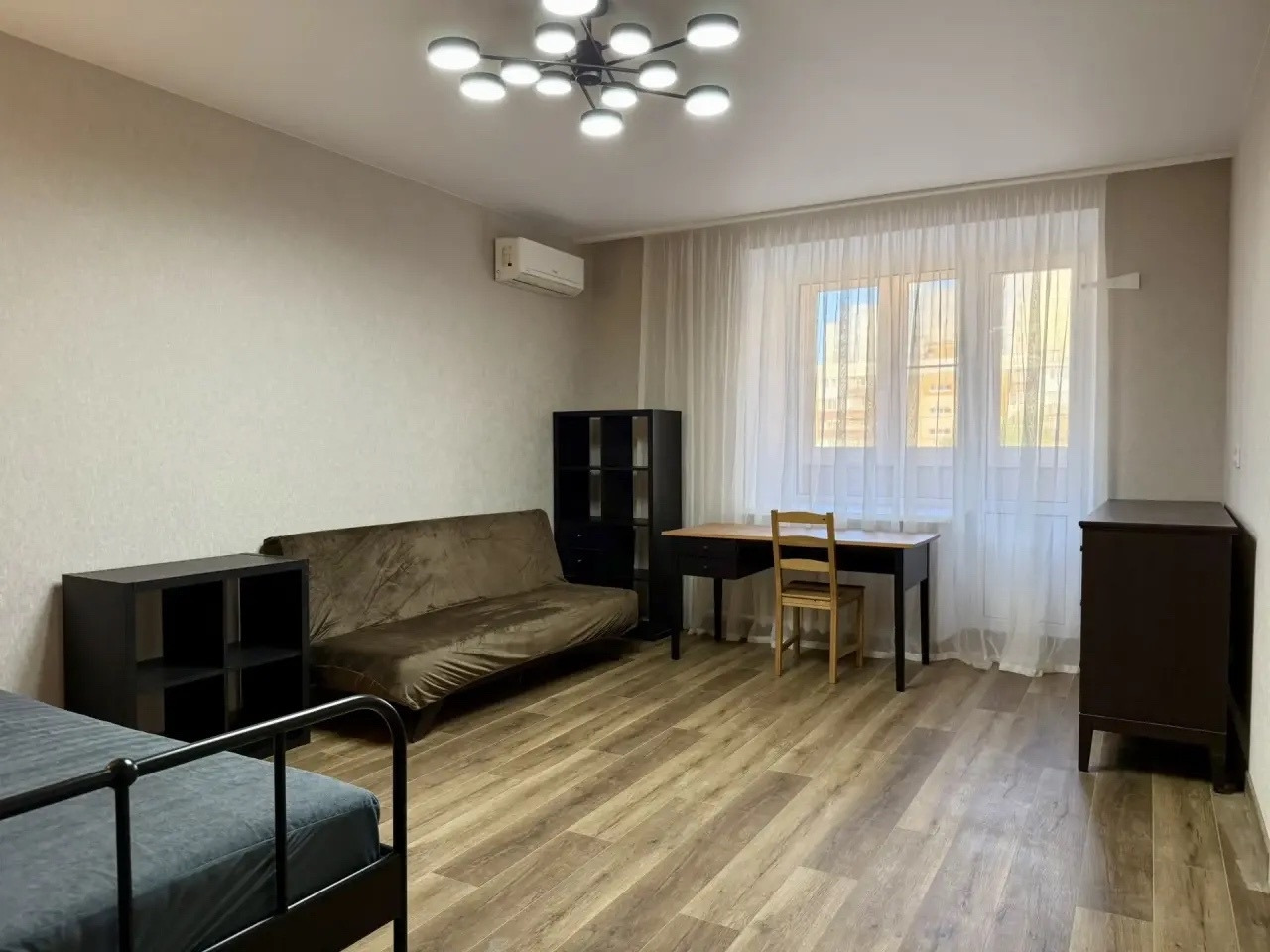 Сдается в аренду 1-к квартира S=41,4m2 7/9эт Нижний Новгород ул. Нижне-Печёрская,6

▫️Квартира со свежим ремонтом, вся необходимая мебель и техника для комфортного проживания имеется. 

▫️Дом расположен в тихом спальном районе. 
В пешей доступности четыре школы (включая современный образовательный ц