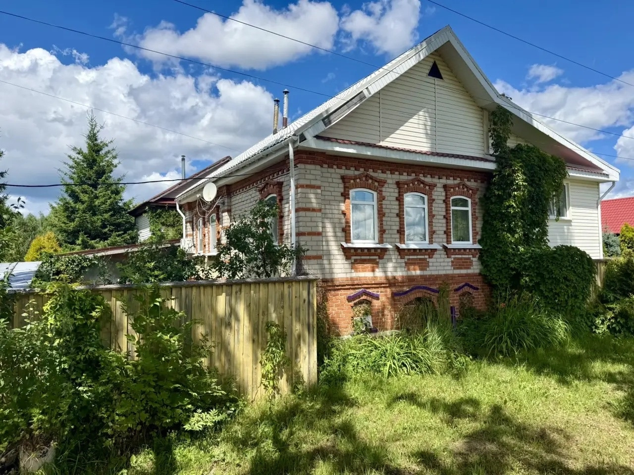 Дом 110m2 и дом-баня 3-этажа 100m2 в д. Ермолино Лысковский р-н, ул. Головина,4А
 Цена: 7300000 ₽

Купить этот дом – значит получить свой уютный дом в красивом месте и наслаждаться жизнью.  

Предлагаю Вашему вниманию одноэтажный дом 110m2 (+110m2 обустроенный цокольный этаж) и трехэтажный гостевой 