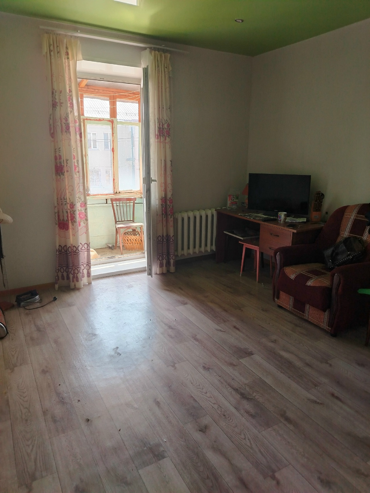 В продаже просторная 3-к квартира 70 м² в тихом районе г. Кстово. 
Ищете идеальное место для жизни всей семьей? Эта квартира — именно то, что вам нужно!
Продается светлая и очень уютная трехкомнатная квартира на ул. Сутырина, д. 3. Главное преимущество — планировка: у вас будет три полноценные прост