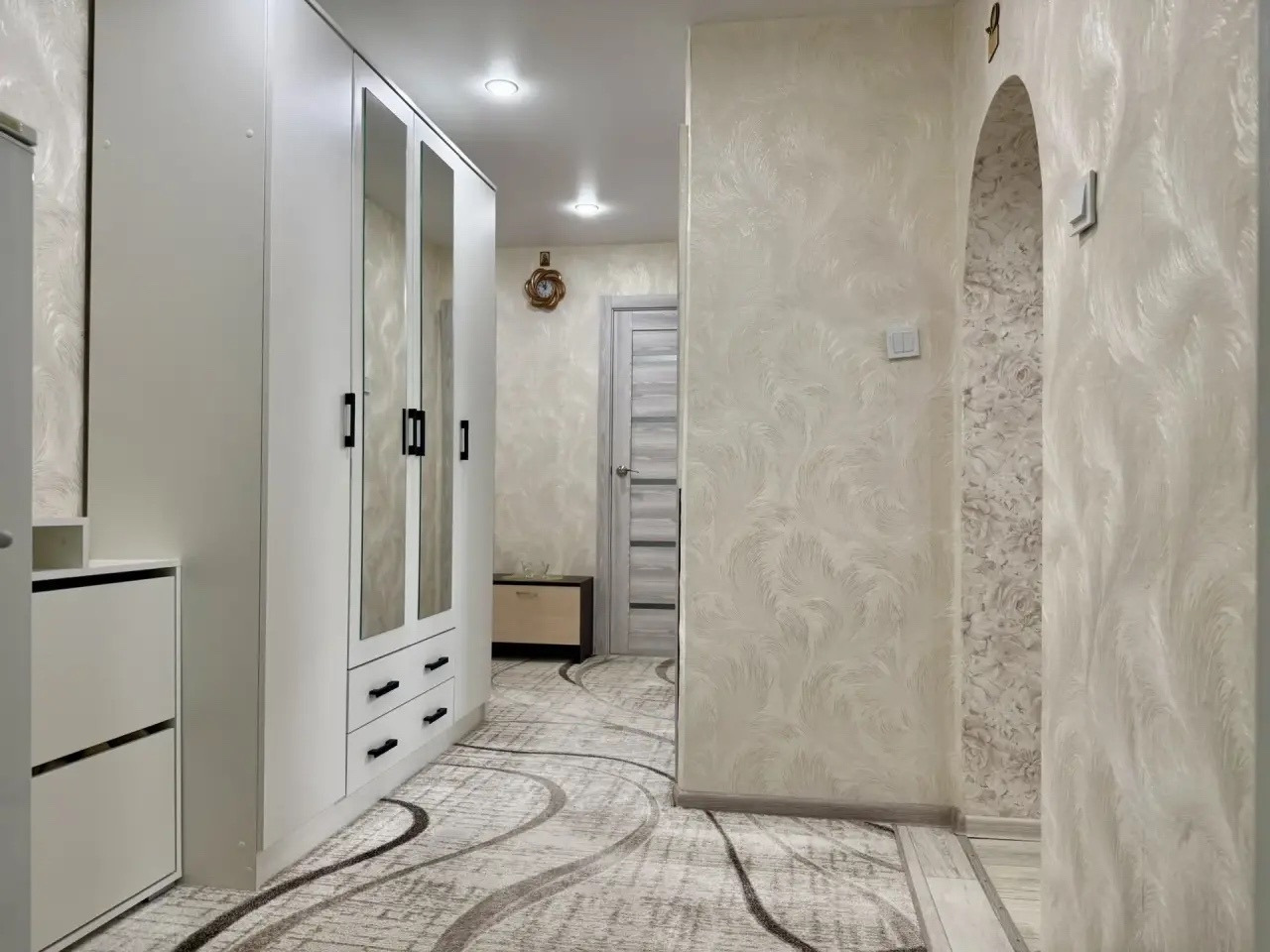 Предложение для молодой семьи!
В продаже 2-к квартира S=52,6m2 1/3эт в с.Просек Лысковский р-н ул.Заводская,2

▫️Квартира со свежим ремонтом, в который входила и замена всех водосточных труб и стояка с самого подвала. 
• просторная кухня - 12m2
• лоджия - 8m2
• индивидуальное газовое отопление – дву